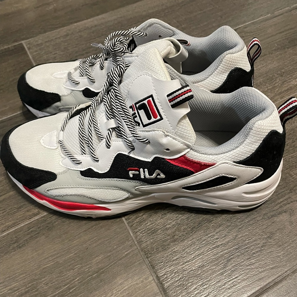 Fila Ray tracer size 12 like new! Worn twice !